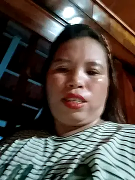 Snapshot of -Yeyi- chatting on 06/19/26, 11:47 -Yeyi- online show from 06/19/26, 11:47