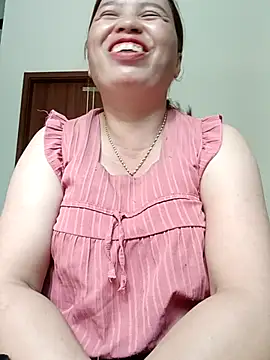 Snapshot of -Yeyi- chatting on 06/22/26, 03:25 -Yeyi- online show from 06/22/26, 03:25