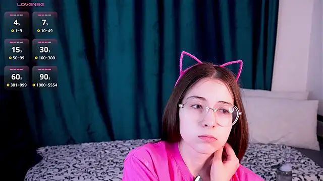 Snapshot of KatieAstol chatting on 06/28/26, 01:11 KatieAstol online show from 06/28/26, 01:11