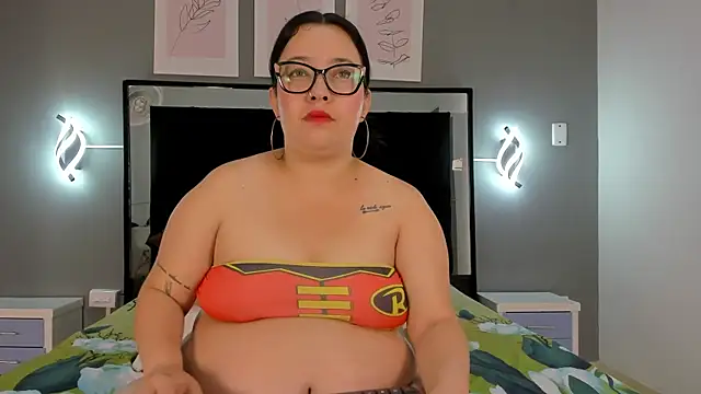 Snapshot of zoe_curvyy chatting on 06/19/26, 12:09 zoe curvyy online show from 06/19/26, 12:09