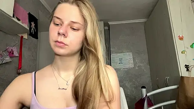 HoneysPiee online show from 06/12/26, 10:25