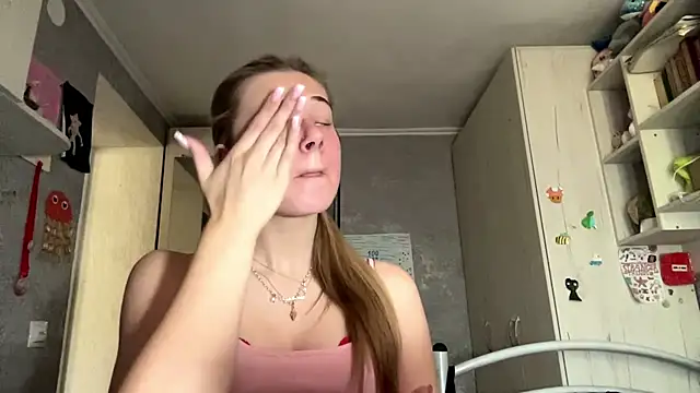 HoneysPiee online show from 07/13/26, 09:45