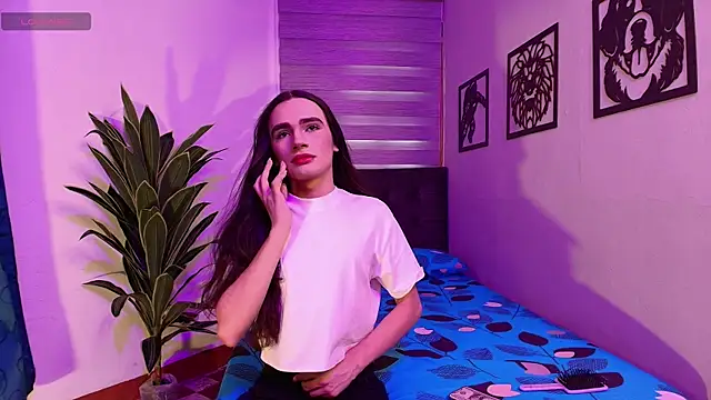 Snapshot of AURALIS_LUX chatting on 05/18/26, 12:11 AURALIS LUX online show from 05/18/26, 12:11