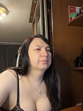 Snapshot of EvaBeautyXxX chatting on 06/14/26, 04:36 EvaBeautyXxX online show from 06/14/26, 04:36