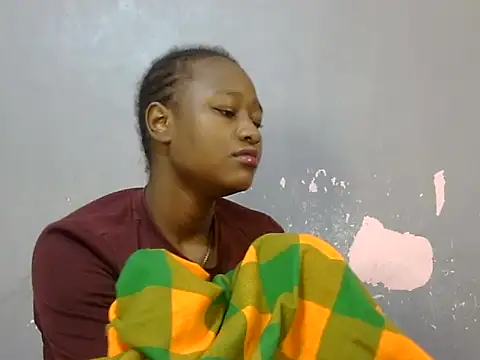 Snapshot of Petite_Ebony10 chatting on 06/18/26, 04:57 Petite Ebony10 online show from 06/18/26, 04:57