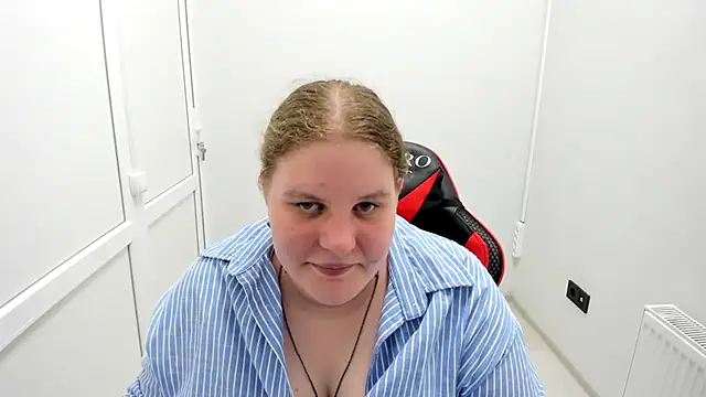 Snapshot of Bella_shyy_ chatting on 06/11/26, 02:04 Bella shyy online show from 06/11/26, 02:04