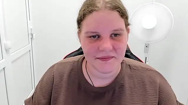 Snapshot of Bella_shyy_ chatting on 07/02/26, 02:01 Bella shyy online show from 07/02/26, 02:01