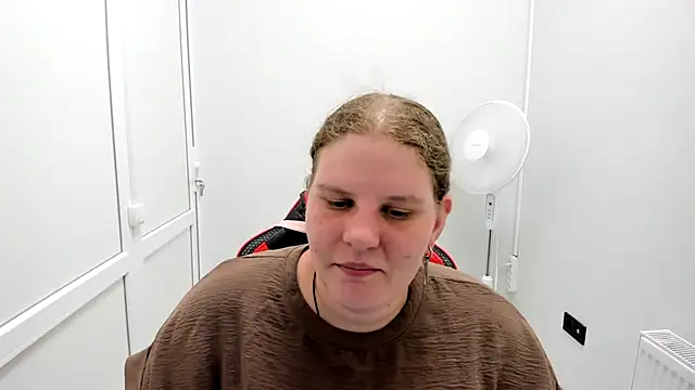 Snapshot of Bella_shyy_ chatting on 07/21/26, 12:29 Bella shyy online show from 07/21/26, 12:29