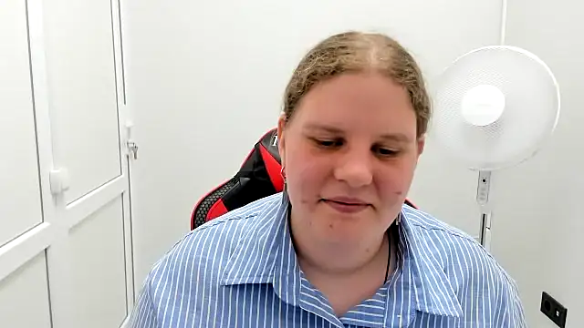 Snapshot of Bella_shyy_ chatting on 07/25/26, 02:25 Bella shyy online show from 07/25/26, 02:25