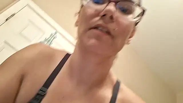 MamaBee88 online show from 05/19/26, 07:58