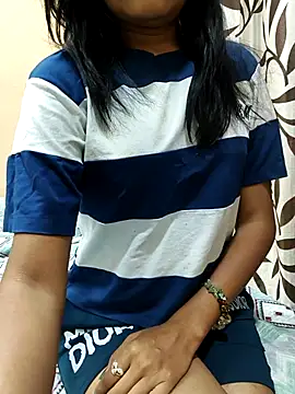 Snapshot of Shanaya_001 chatting on 05/30/26, 06:21 Shanaya 001 online show from 05/30/26, 06:21