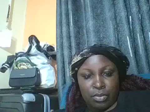 Snapshot of Queenbella780 chatting on 06/19/26, 06:34 Queenbella780 online show from 06/19/26, 06:34