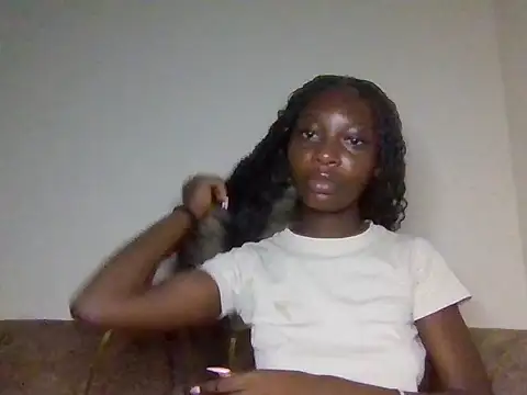 Snapshot of miss_petite0 chatting on 06/15/26, 10:17 miss petite0 online show from 06/15/26, 10:17