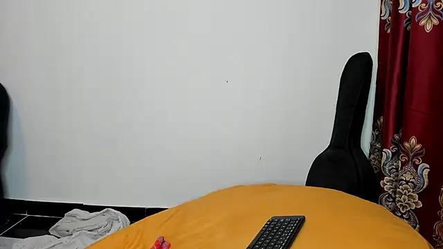 Dynasty Smiles online show from 05/17/26, 07:32