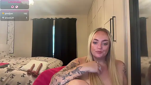 Snapshot of CurvyWetWife chatting on 06/29/26, 10:15 CurvyWetWife online show from 06/29/26, 10:15