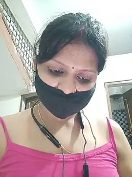 ZOYA-STRIP online show from 06/09/26, 06:30