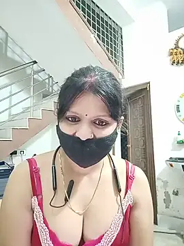 ZOYA-STRIP online show from 06/12/26, 08:19