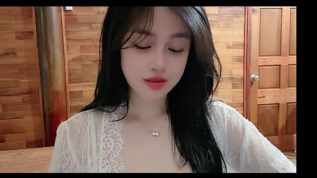 Snapshot of Bee-Cherry chatting on 06/18/26, 09:25 Bee-Cherry online show from 06/18/26, 09:25