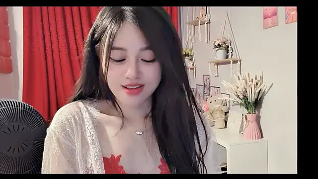 Snapshot of Bee-Cherry chatting on 06/24/26, 06:29 Bee-Cherry online show from 06/24/26, 06:29