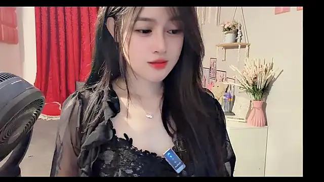 Snapshot of Bee-Cherry chatting on 06/29/26, 10:15 Bee-Cherry online show from 06/29/26, 10:15