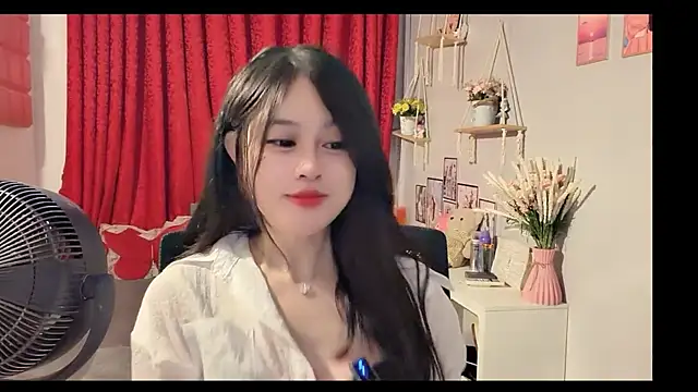 Snapshot of Bee-Cherry chatting on 07/01/26, 06:37 Bee-Cherry online show from 07/01/26, 06:37