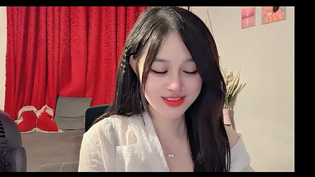 Snapshot of Bee-Cherry chatting on 07/04/26, 06:03 Bee-Cherry online show from 07/04/26, 06:03