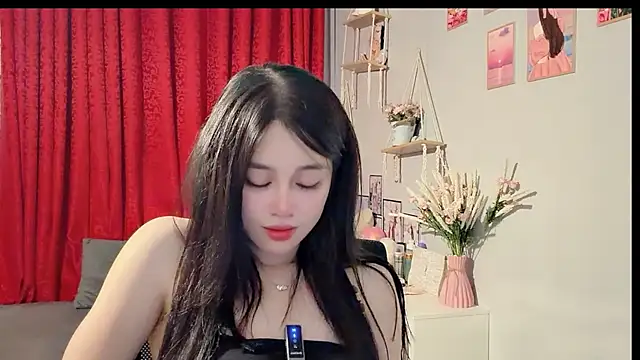Snapshot of Bee-Cherry chatting on 07/07/26, 05:54 Bee-Cherry online show from 07/07/26, 05:54