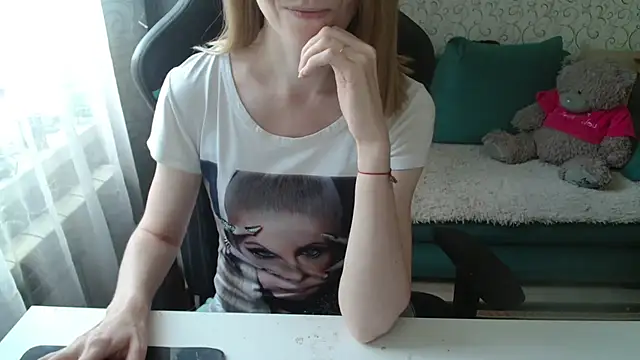 Snapshot of -Millamanka- chatting on 05/23/26, 03:27 -Millamanka- online show from 05/23/26, 03:27