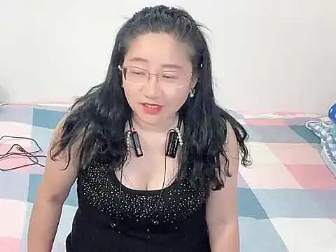 Snapshot of Sophie-998 chatting on 05/18/26, 09:37 Sophie-998 online show from 05/18/26, 09:37