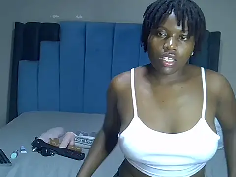 Snapshot of melanin_moon chatting on 05/22/26, 12:29 melanin moon online show from 05/22/26, 12:29