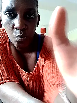 Snapshot of Queeny12 chatting on 06/02/26, 11:12 Queeny12 online show from 06/02/26, 11:12