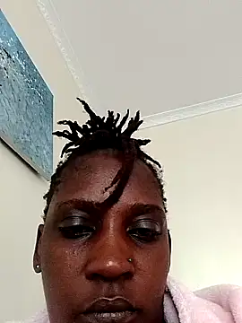 Snapshot of Queeny12 chatting on 06/14/26, 11:56 Queeny12 online show from 06/14/26, 11:56