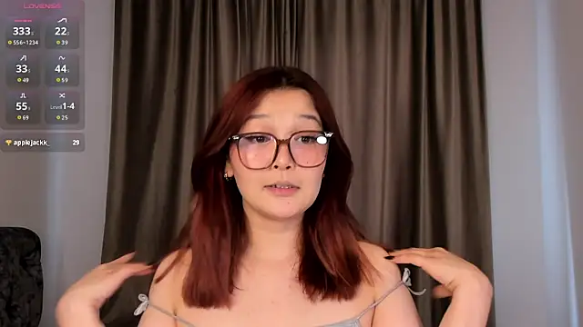 Snapshot of laylasweet_ chatting on 06/07/26, 11:25 laylasweet online show from 06/07/26, 11:25