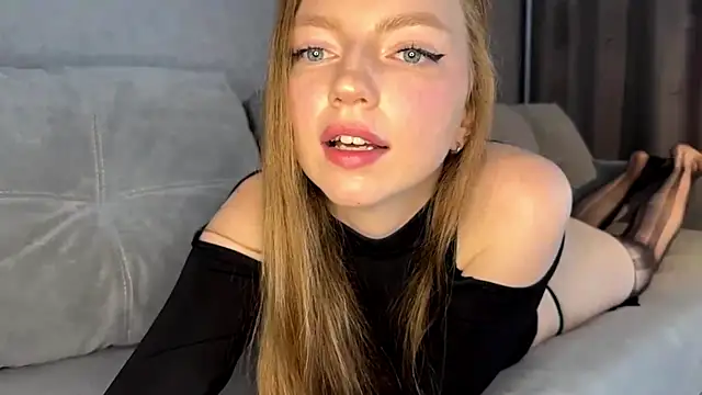 Snapshot of Auroralgnis chatting on 06/21/26, 06:16 Auroralgnis online show from 06/21/26, 06:16