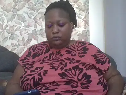 Snapshot of fat_ebonyqueen chatting on 06/25/26, 06:18 fat ebonyqueen online show from 06/25/26, 06:18