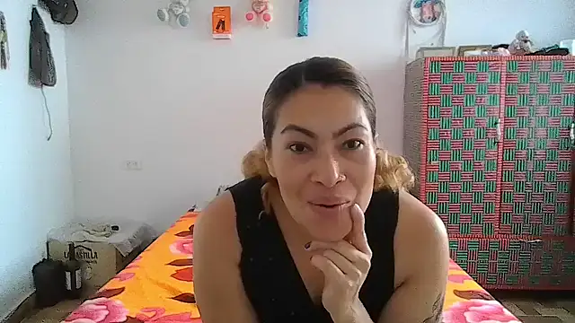 Layla-Astrum online show from 06/03/26, 12:52