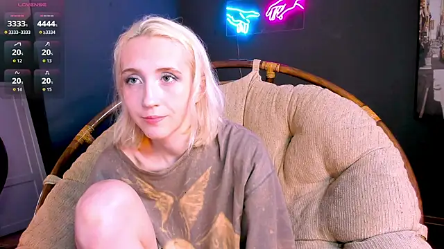 Snapshot of Elen__Moore chatting on 06/14/26, 10:39 Elen Moore online show from 06/14/26, 10:39