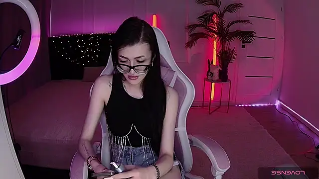Snapshot of Ariella_Me chatting on 06/01/26, 06:37 Ariella Me online show from 06/01/26, 06:37