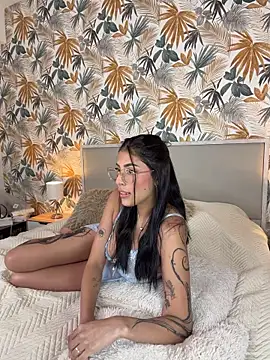 ChloeBellucci online show from 06/15/26, 07:43