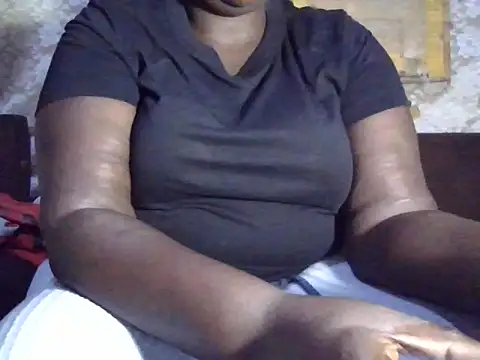 Snapshot of queenrosa3 chatting on 05/26/26, 10:11 queenrosa3 online show from 05/26/26, 10:11