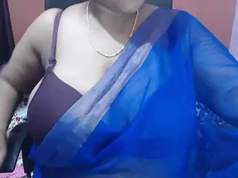 Snapshot of Madina_12 chatting on 05/21/26, 06:26 Madina 12 online show from 05/21/26, 06:26