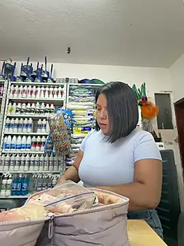 ISABELLA  LUNA online show from 06/17/26, 01:23