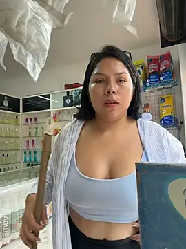 ISABELLA  LUNA online show from 07/09/26, 12:20