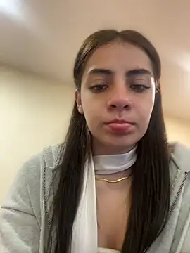 Hanna Cruz  online show from 06/08/26, 02:28