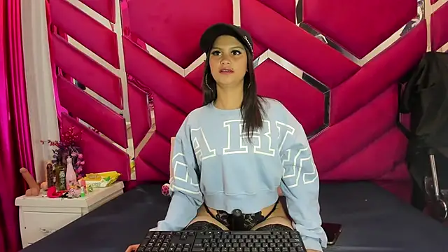 Snapshot of Emmy_Sweet_69 chatting on 06/14/26, 01:24 Emmy Sweet 69 online show from 06/14/26, 01:24