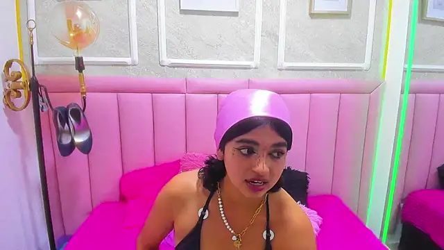 Snapshot of velvet_girll chatting on 07/08/26, 01:04 velvet girll online show from 07/08/26, 01:04
