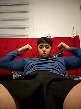 Snapshot of BodyGym18 chatting on 08/01/26, 04:28 BodyGym18 online show from 08/01/26, 04:28