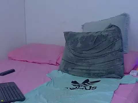 skoook gray  online show from 06/27/26, 12:22