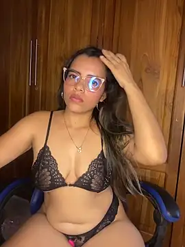Estrella em online show from 05/21/26, 09:00