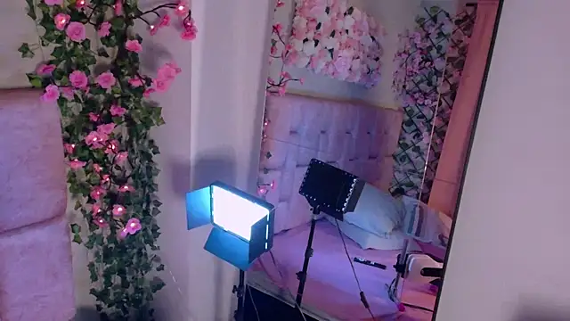 Brit cherry online show from 06/11/26, 06:44